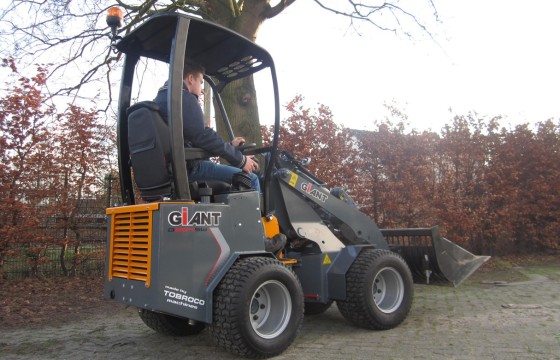 Giant D2504SW