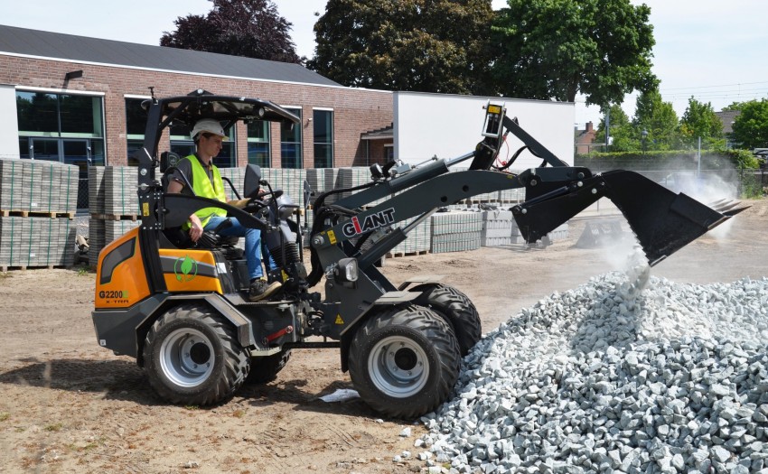 Giant G2200E (Electric shovel) 1