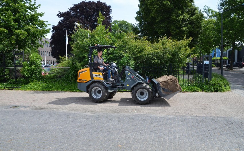 Giant G2700 (HD) (X-TRA) (TELE) 1