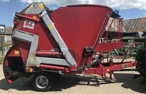 BVL Vmix 12 LS self-loading feed mixer