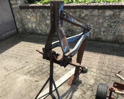Lemken tossing paw 3