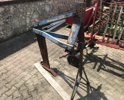 Lemken tossing paw 4