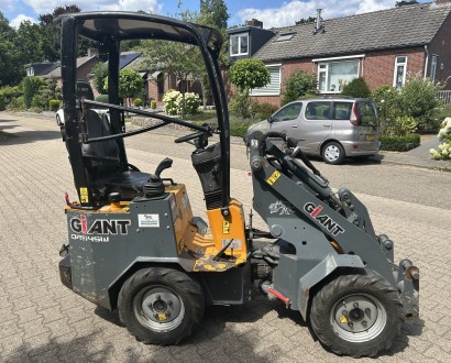 Giant D254SW kniklader small