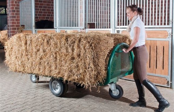 Straw trailer