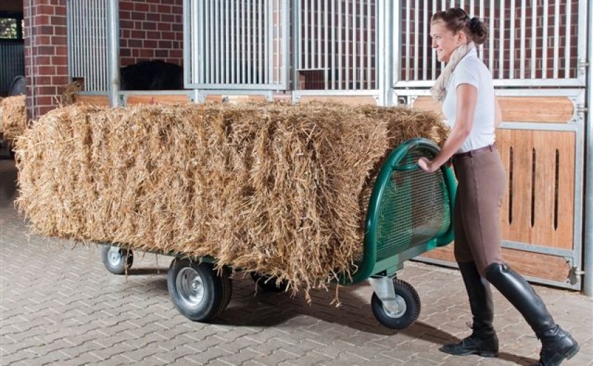 Straw trailer 1