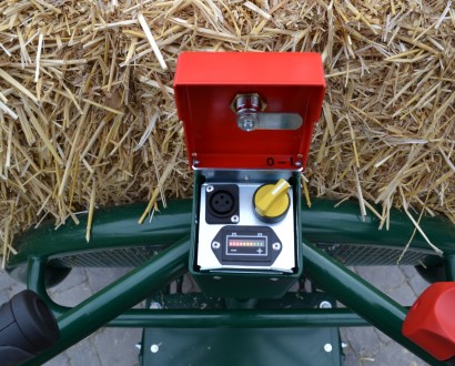 Straw trolley electric self-propelled small